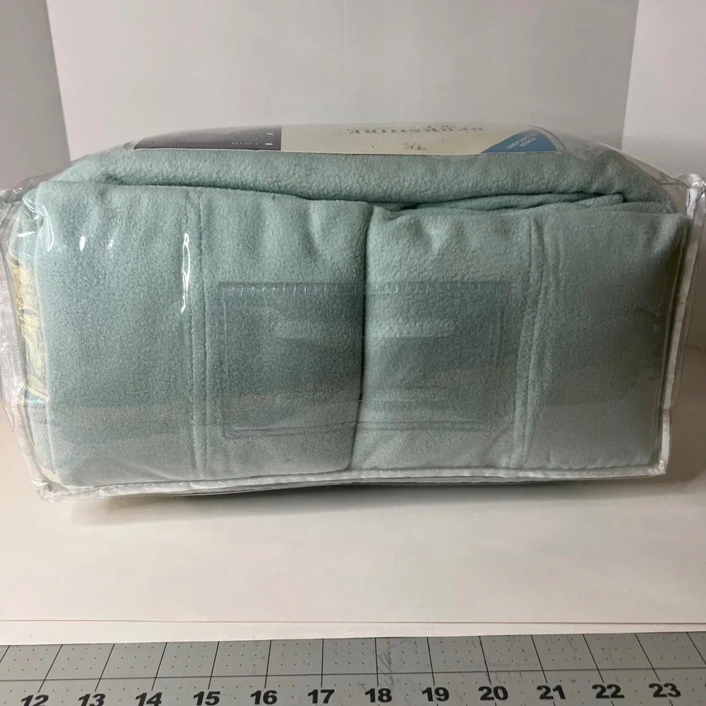Berkshire Blanket & Home Co Full Size Sea‎ Mist 2 xtra Pillowcases